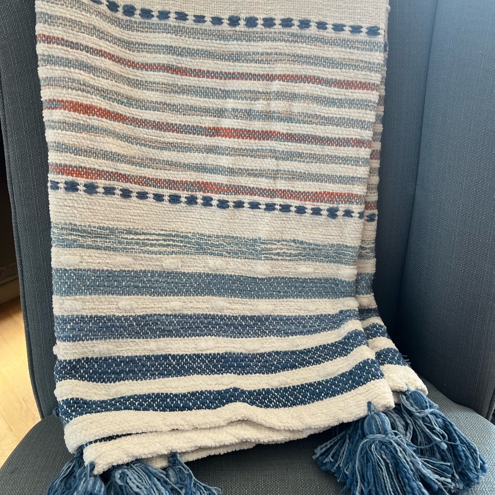 Artisanonny Home Blue and White Textured Throw Blanket